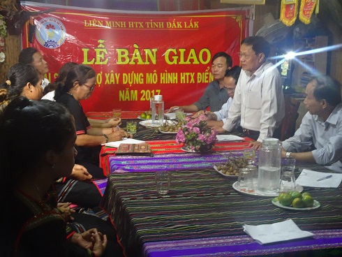 lễ bàn giao máy móc hỗ trợ hợp tác xã