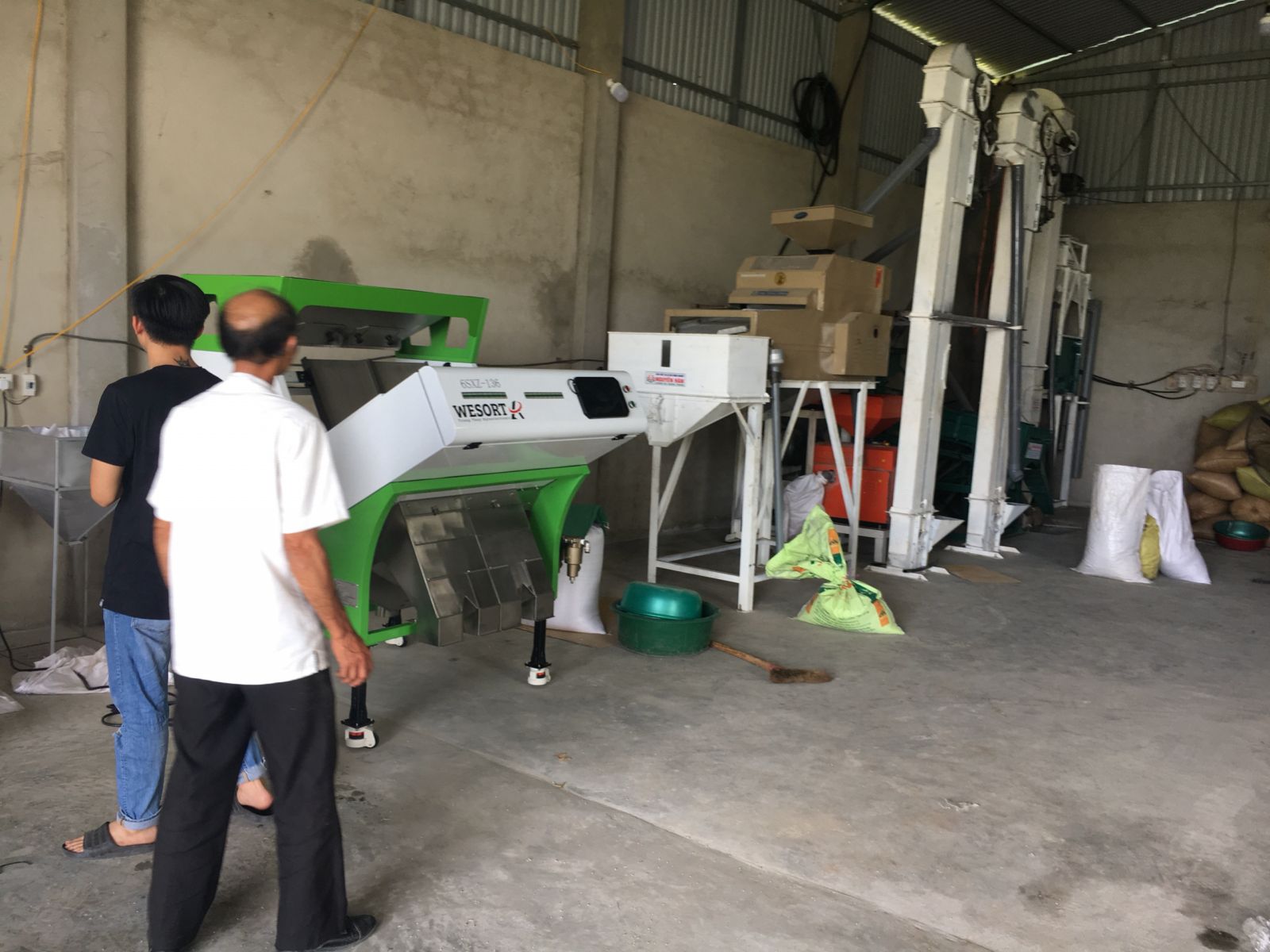 Lắp đặt dây chuyền xay xát tại hợp tác xã thanh yên cùng máy bắn màu gạo