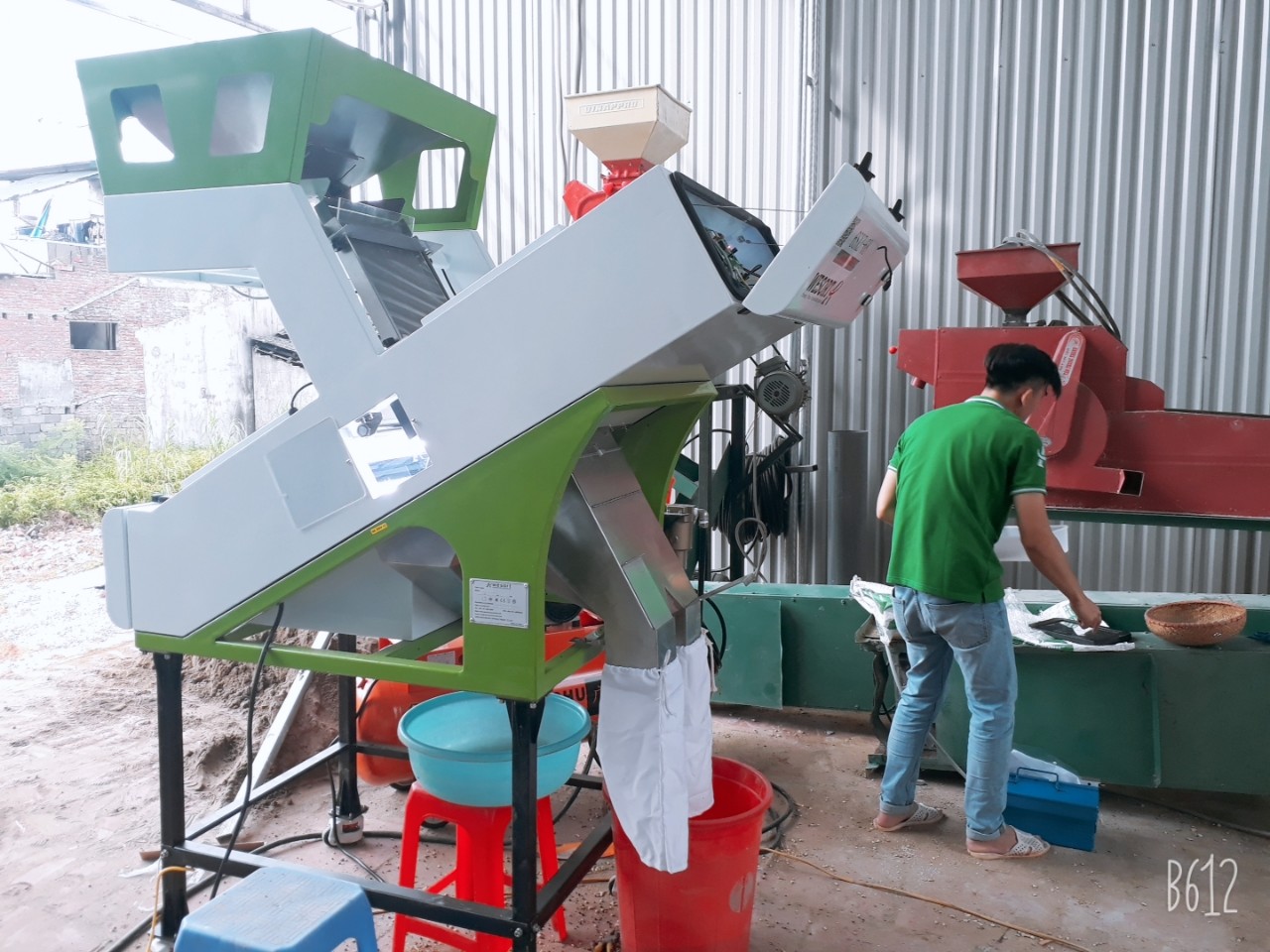 Lắp đặt máy bắn màu gạo